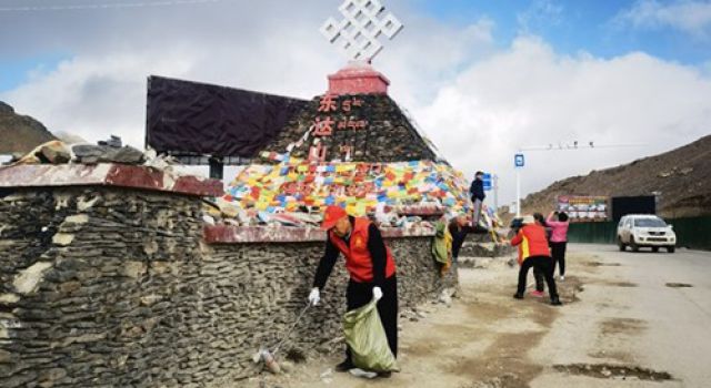 缺氧不缺精神，東泰人把黨旗插在雪域高原